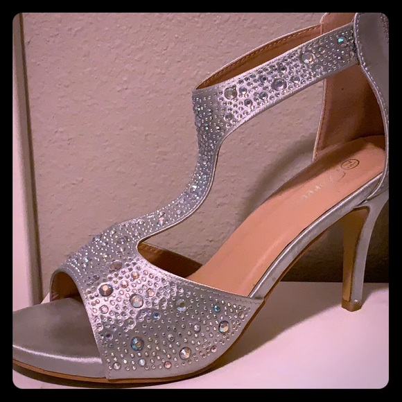Silver heels, with iridescent stones - Picture 1 of 1